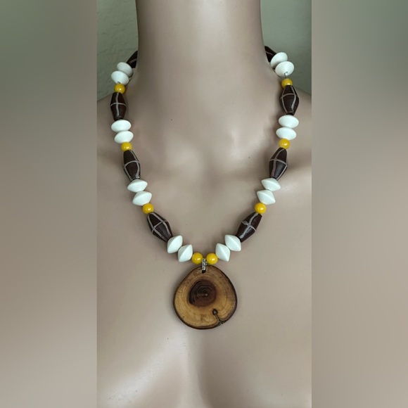 22-1/2 inch Brown/White French Cross bead necklace NWOT - Picture 2 of 15